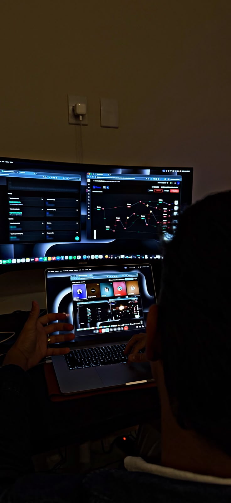 Lucas Andrey editando um funil de vendas de madrugada